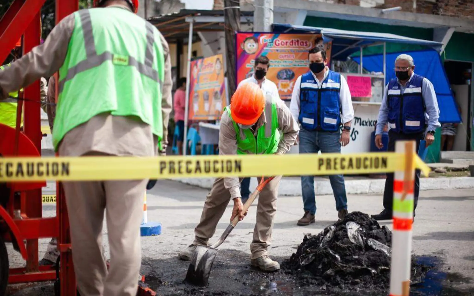 Trabajos de reparación de fugas y líneas de drenaje en Madero Comapa Zona Tam